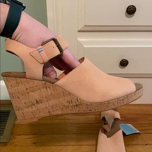 NWT Toms Tropez Wedge Sandal Coral Pink size 11